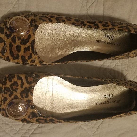 Anne Klein flats - Picture 4 of 9